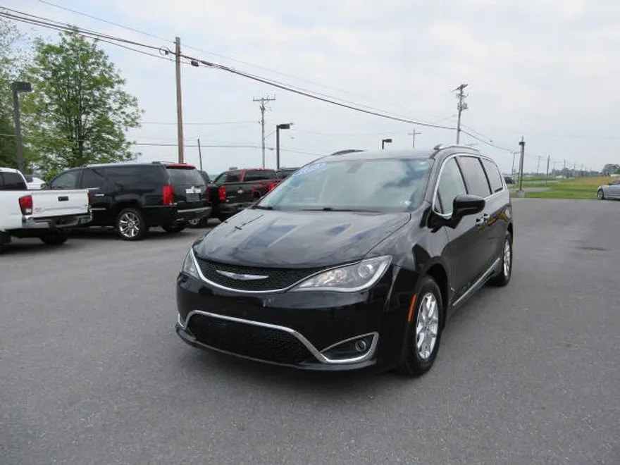2020 Chrysler Pacifica Touring L photo 1