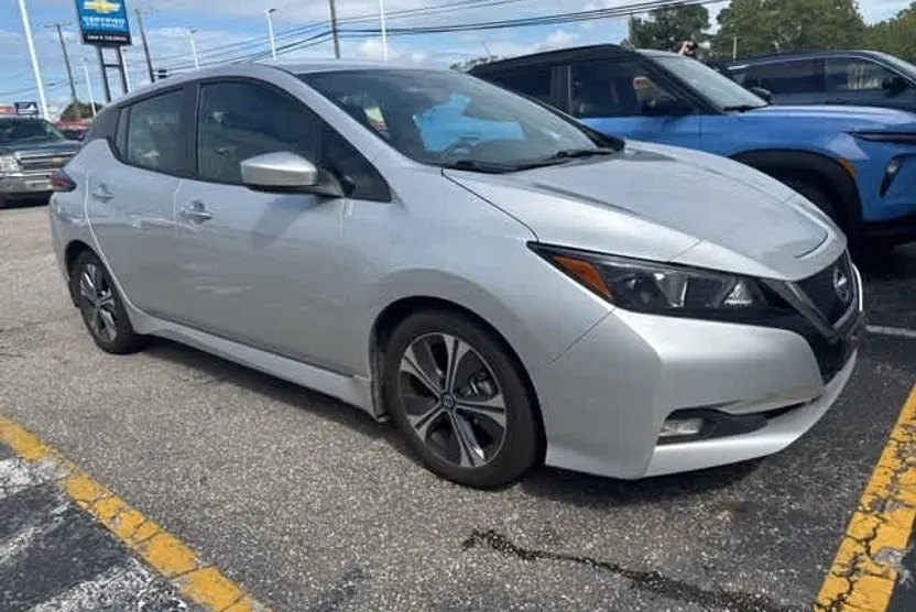 2021 Nissan Leaf SV photo 1