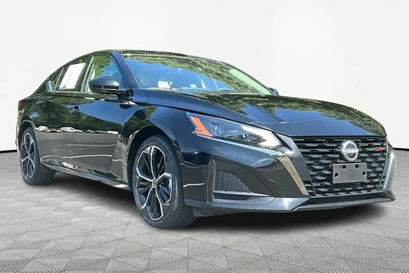 2024 Nissan Altima 2.5 SR photo 1