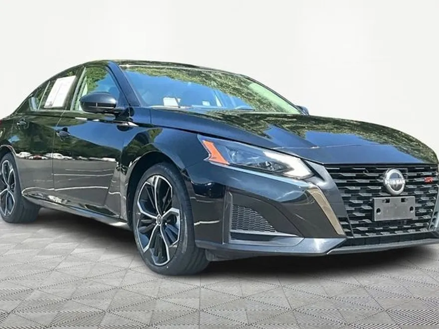 2024 Nissan Altima 2.5 SR photo 1