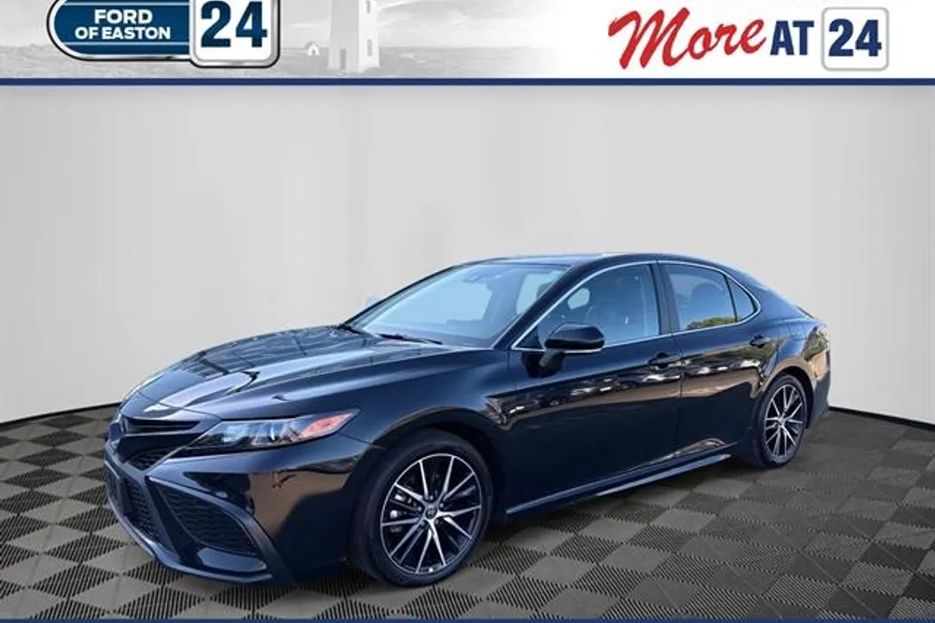 2024 Toyota Camry SE photo 1