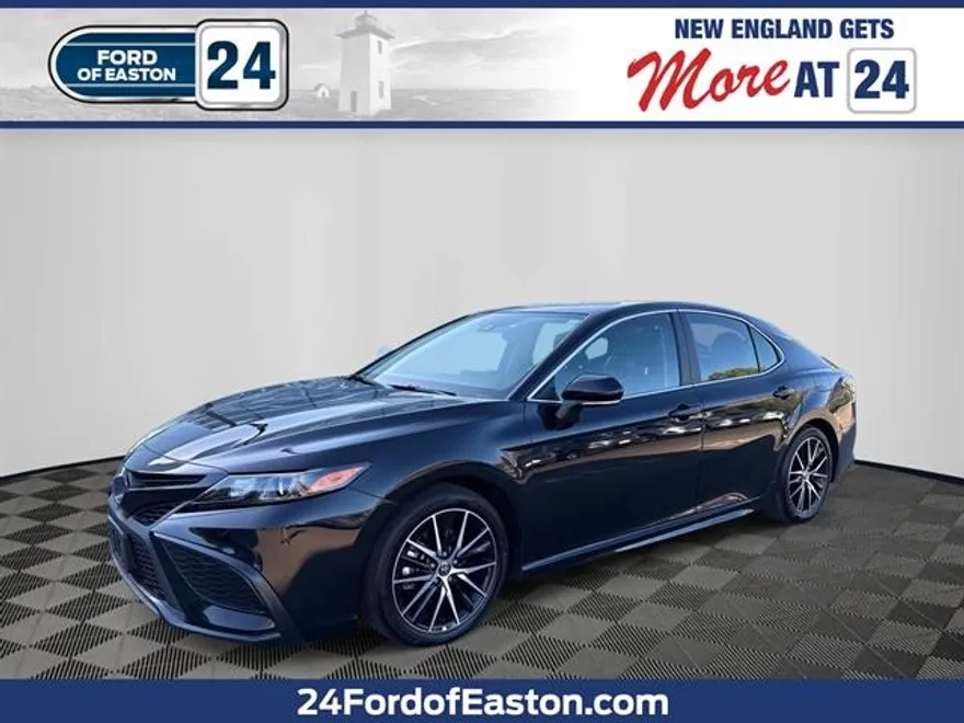 2024 Toyota Camry SE photo 1