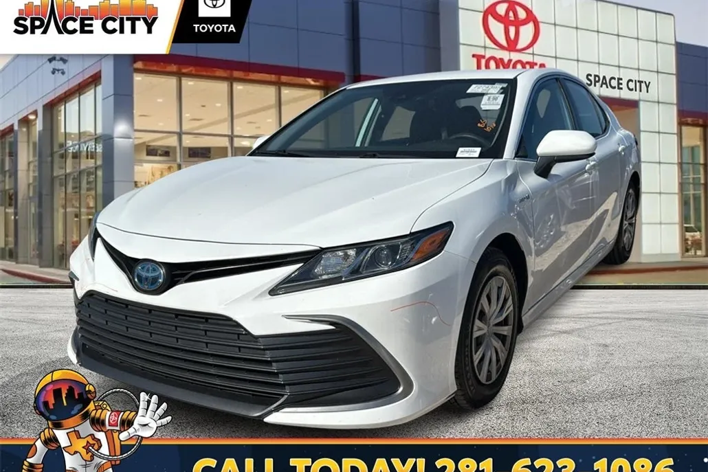 2021 Toyota Camry LE photo 1