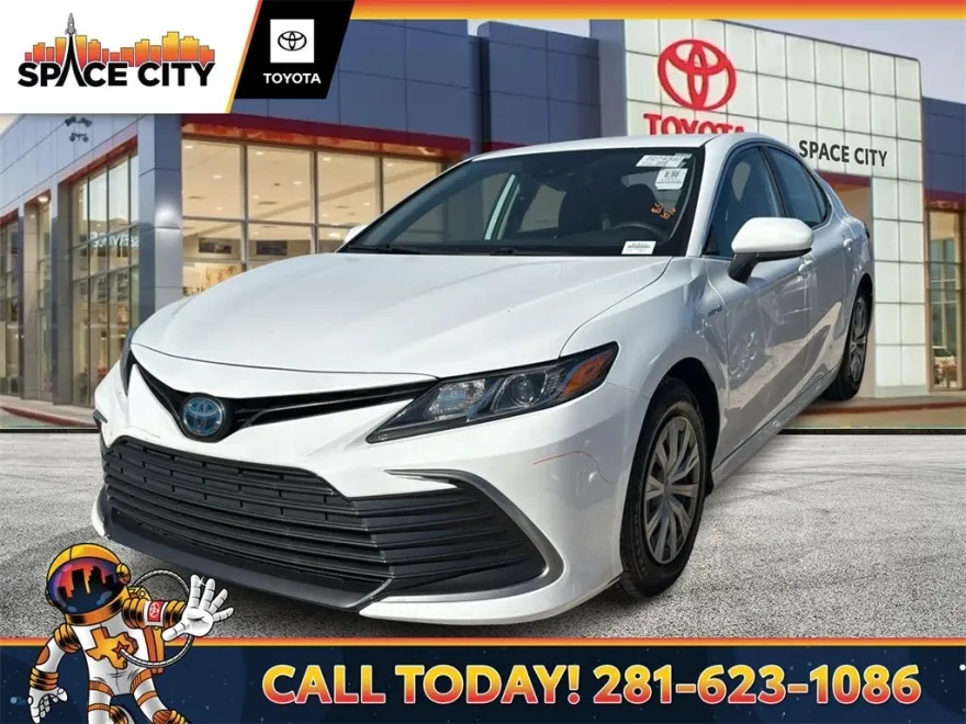 2021 Toyota Camry LE photo 1