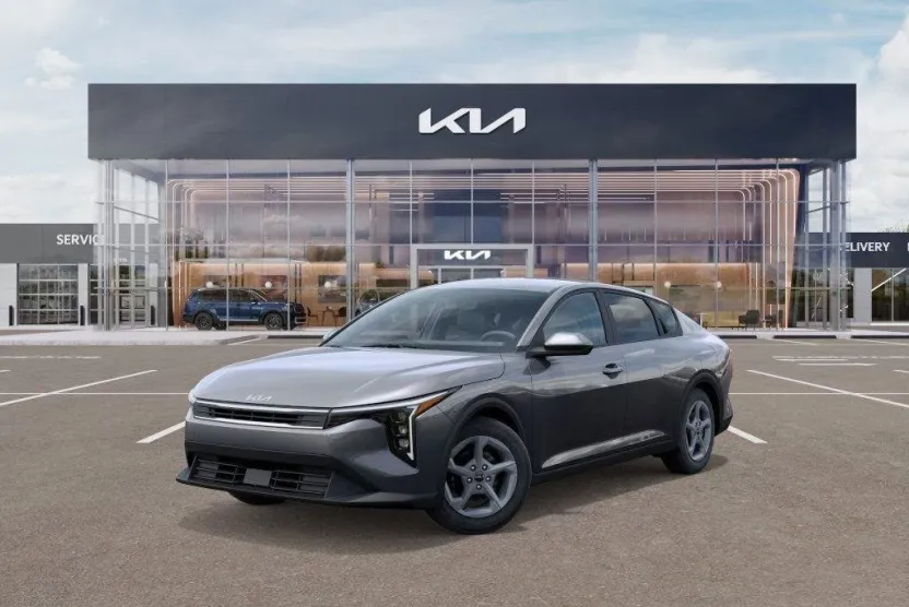 2025 Kia K4 LXS photo 1