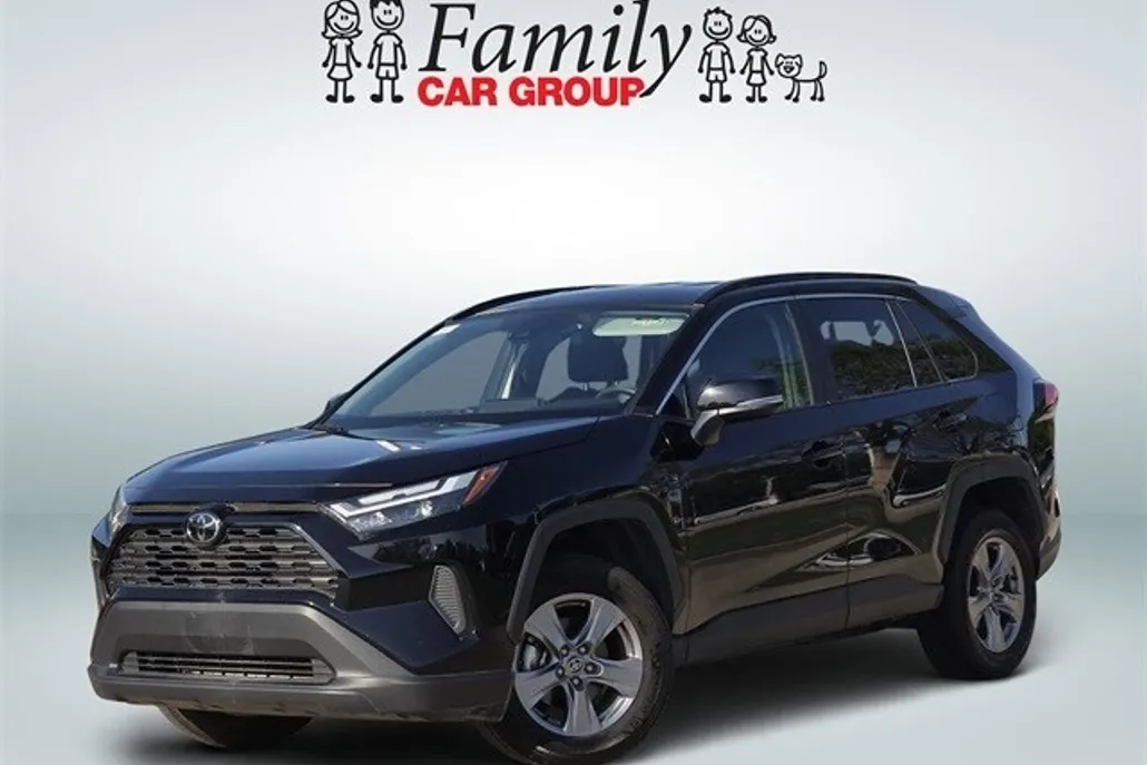 2024 Toyota RAV4 XLE photo 1