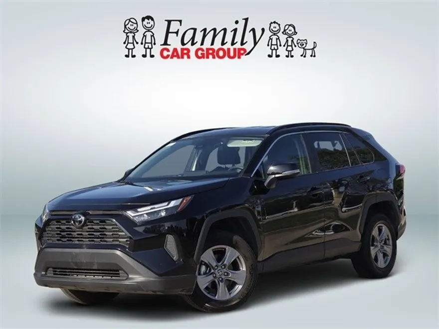 2024 Toyota RAV4 XLE photo 1