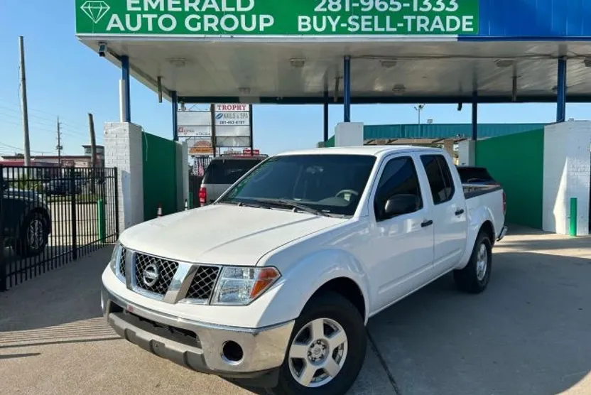 2007 Nissan Frontier Crew Cab SE photo 1
