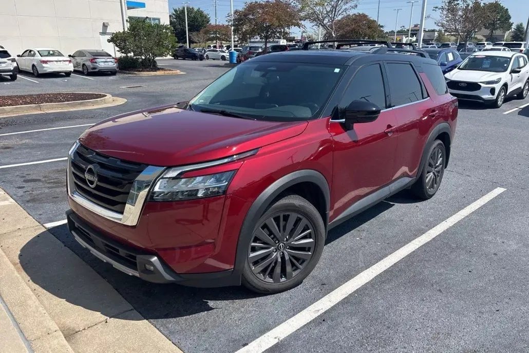 2022 Nissan Pathfinder SL photo 1