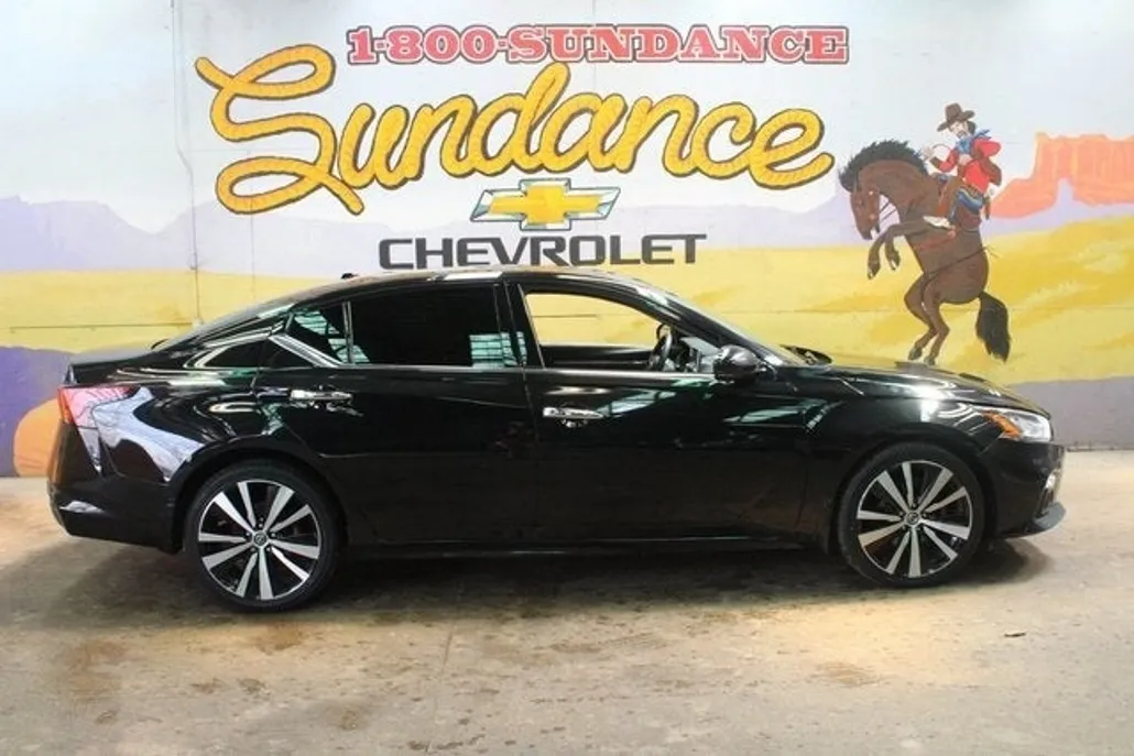 2019 Nissan Altima 2.5 Platinum photo 1