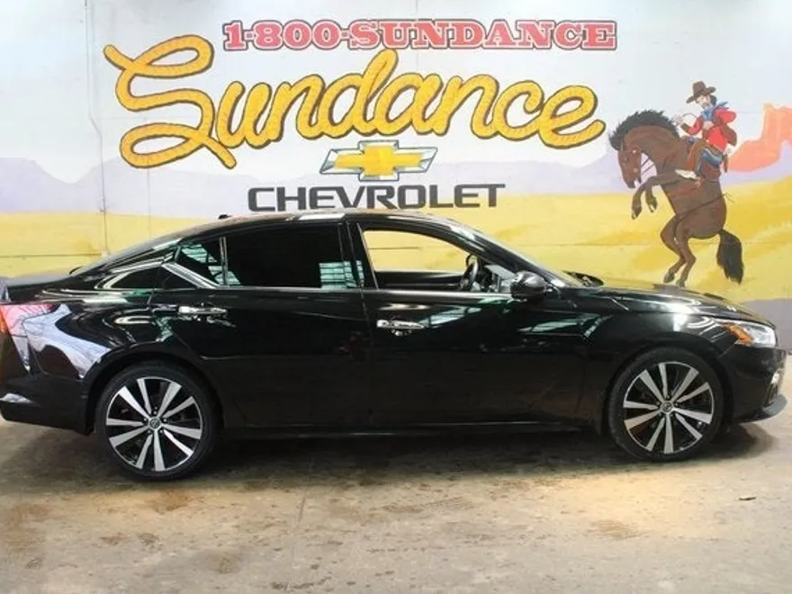 2019 Nissan Altima 2.5 Platinum photo 1