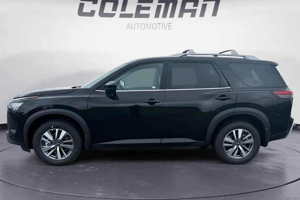2025 Nissan Pathfinder SL photo 1