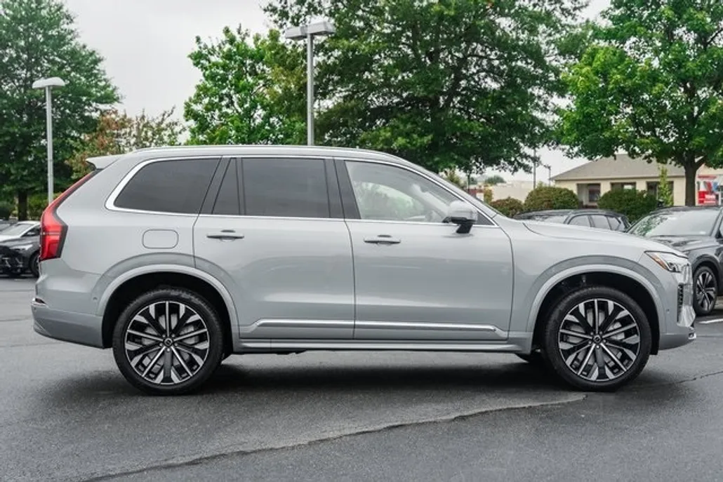 2026 Volvo XC90 Plus photo 1