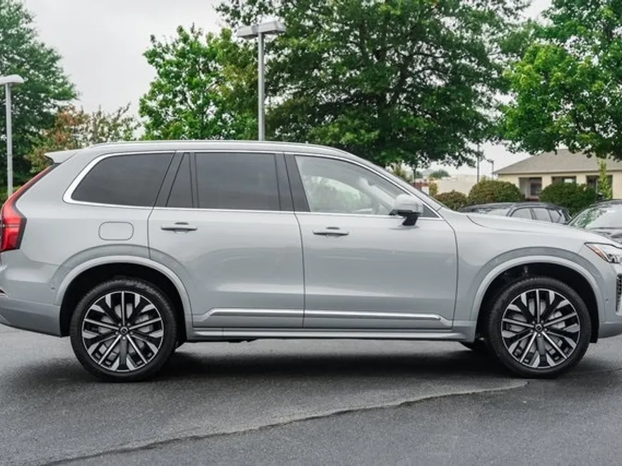 2026 Volvo XC90 Plus photo 1