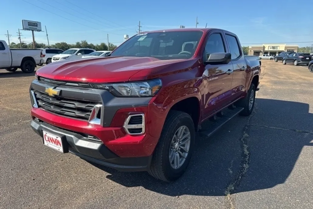 2025 Chevrolet Colorado Work Truck LT photo 1