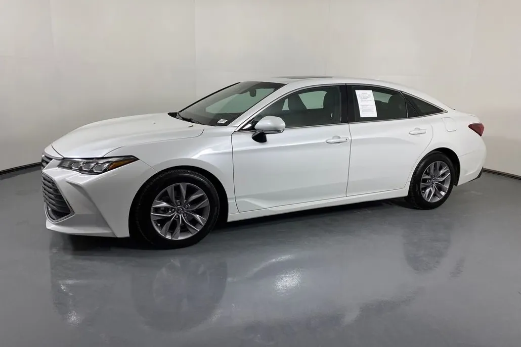 2020 Toyota Avalon XLE photo 1