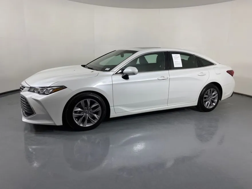 2020 Toyota Avalon XLE photo 1