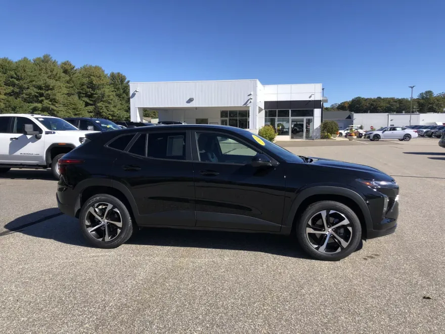 2024 Chevrolet Trax photo 1
