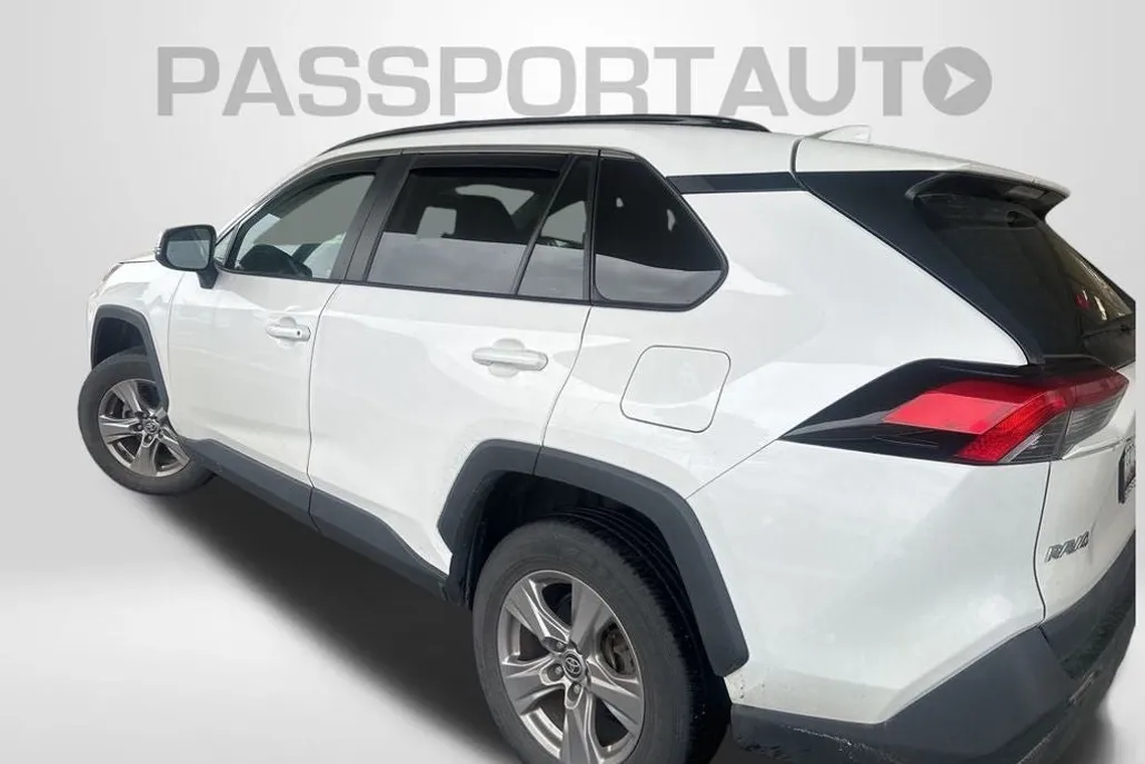2023 Toyota RAV4 XLE photo 1