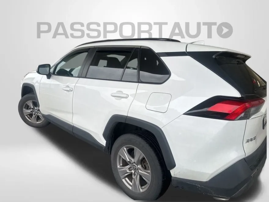 2023 Toyota RAV4 XLE photo 1