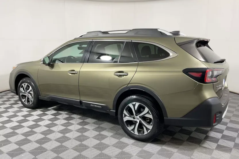 2022 Subaru Outback Touring photo 1