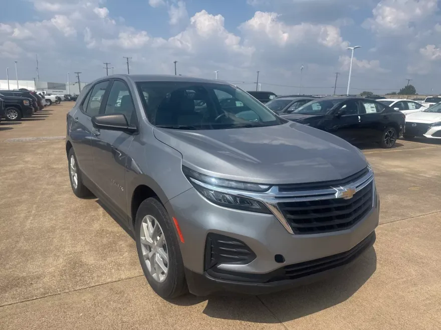 2024 Chevrolet Equinox LS photo 1