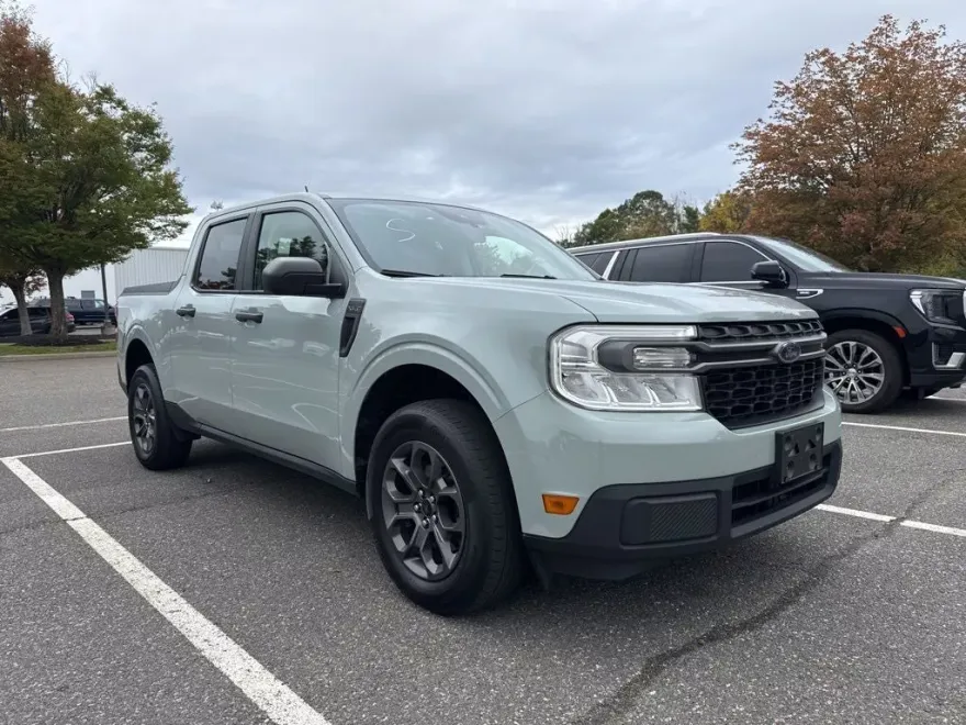 2023 Ford Maverick XLT photo 1