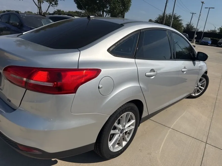 2017 Ford Focus SE photo 1