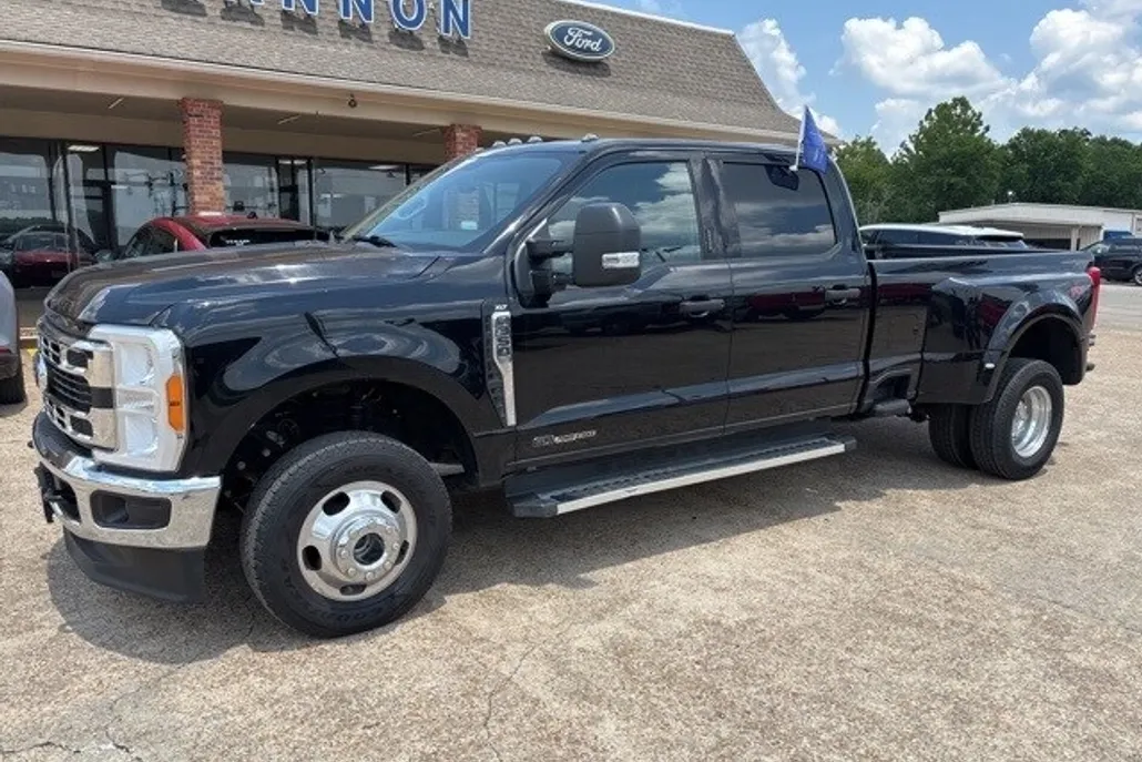 2023 Ford F-350 XLT photo 1