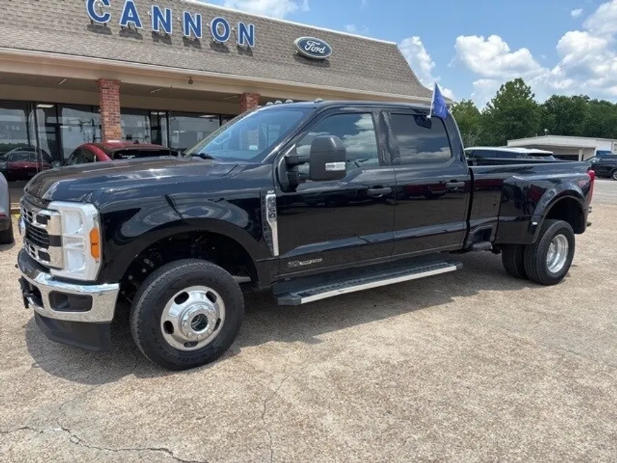 2023 Ford F-350 XLT photo 1