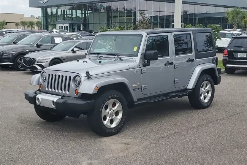 2013 Jeep Wrangler Unlimited Sahara photo 1
