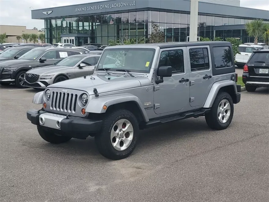 2013 Jeep Wrangler Unlimited Sahara photo 1