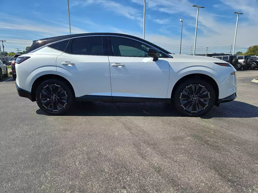 2025 Nissan Murano Platinum photo 1