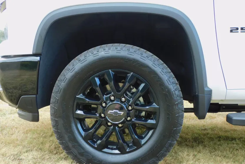 2025 Chevrolet Silverado 2500HD Custom photo 1