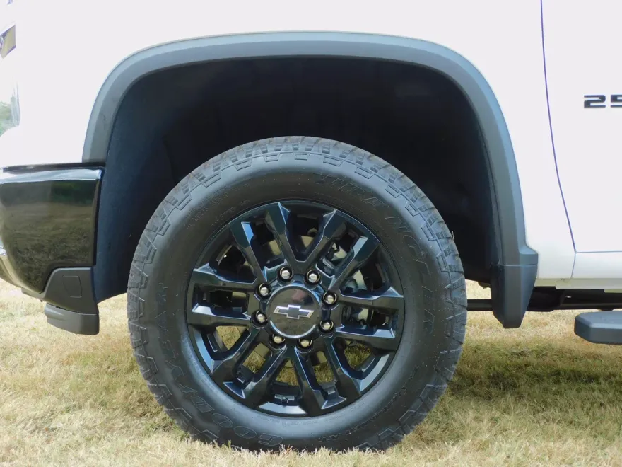 2025 Chevrolet Silverado 2500HD Custom photo 1