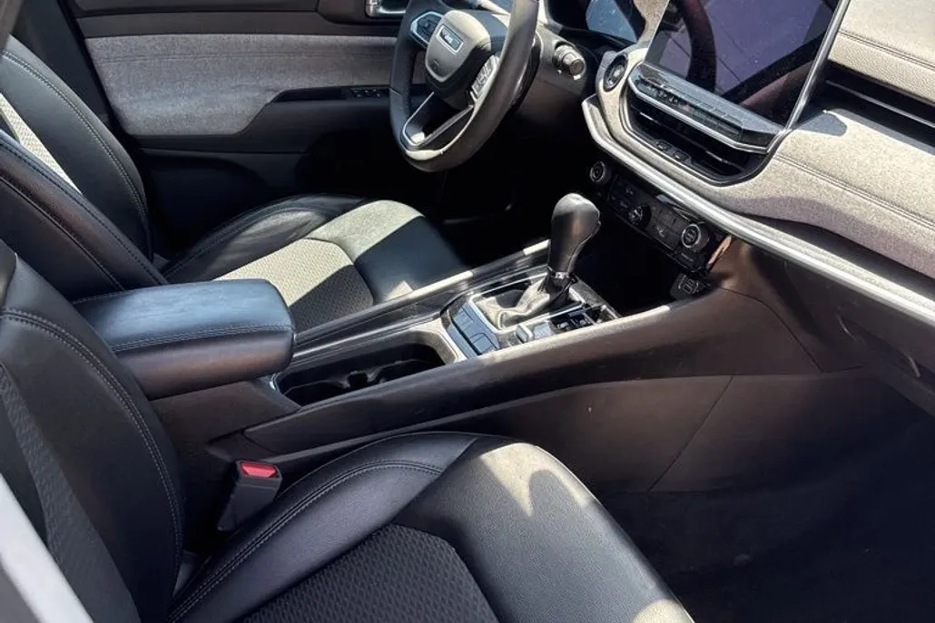 2022 Jeep Compass Latitude photo 1