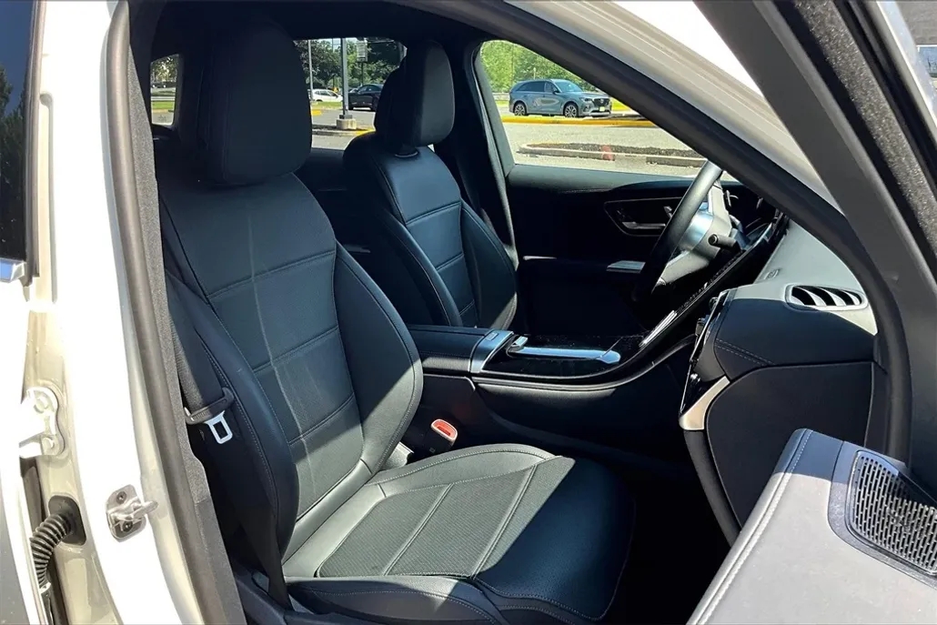 2025 Mercedes Benz GLC 300 4MATIC photo 1