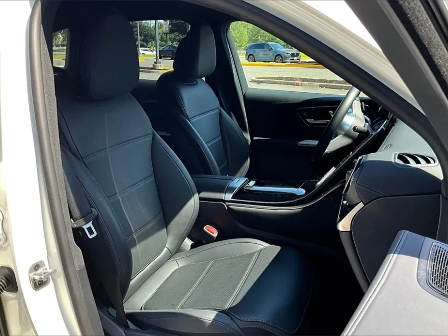 2025 Mercedes Benz GLC 300 4MATIC photo 1