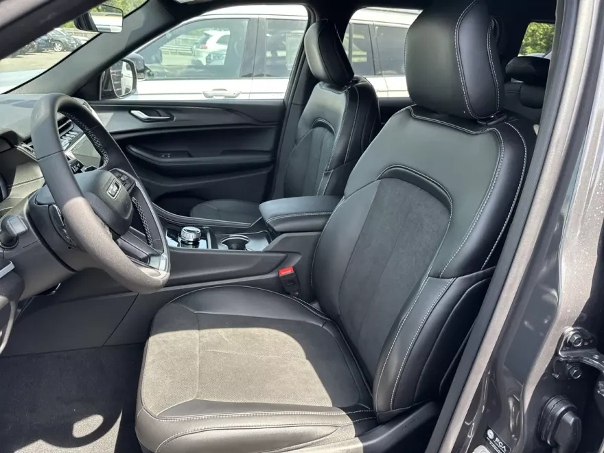 2025 Jeep Grand Cherokee Altitude photo 1
