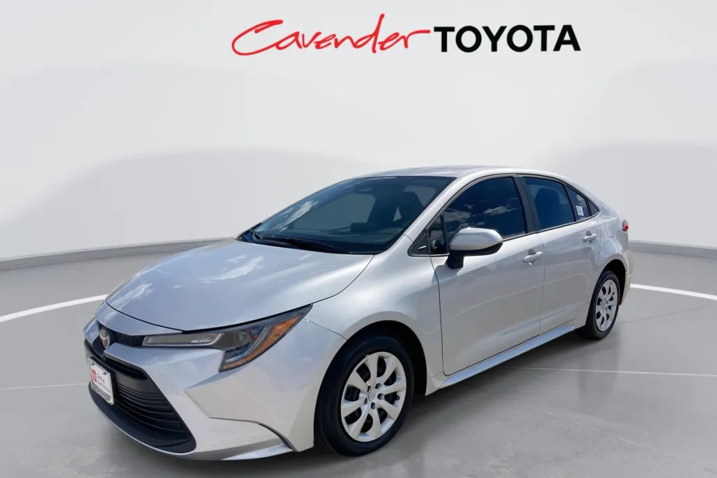 2025 Toyota Corolla LE photo 1