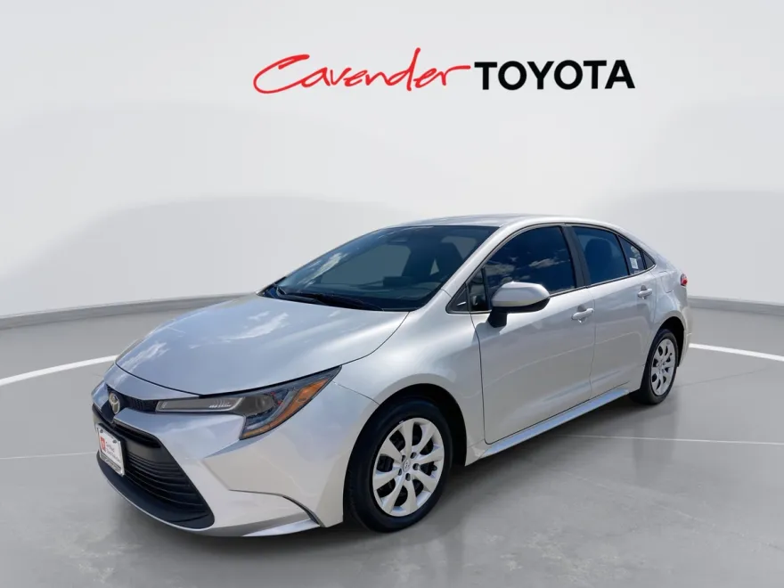 2025 Toyota Corolla LE photo 1