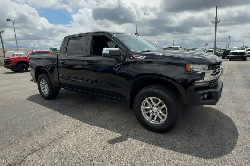 2021 Chevrolet Silverado 1500 LT photo 1