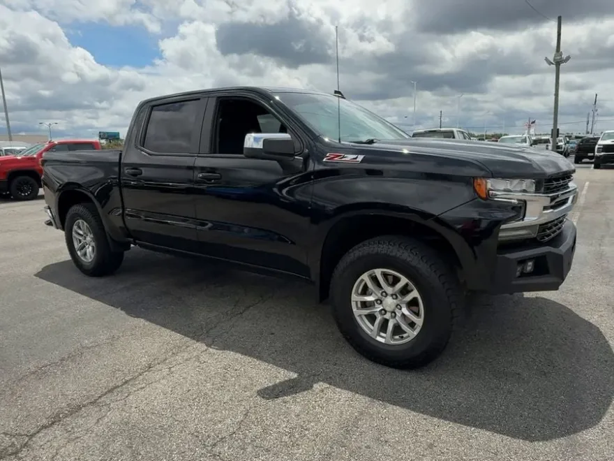 2021 Chevrolet Silverado 1500 LT photo 1