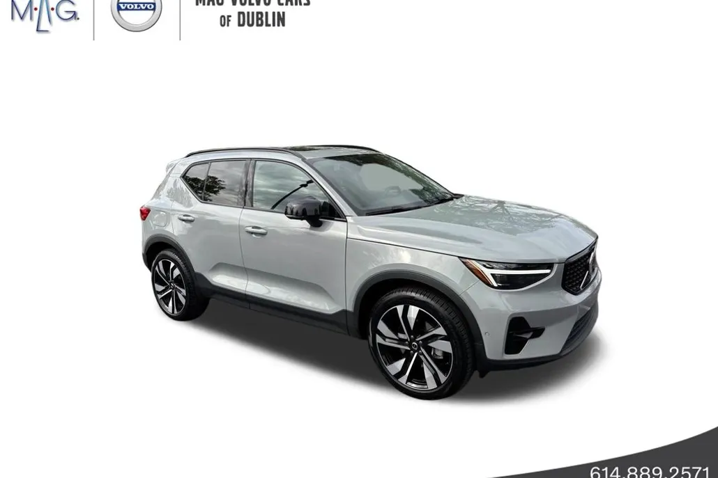 2025 Volvo XC40 Plus photo 1