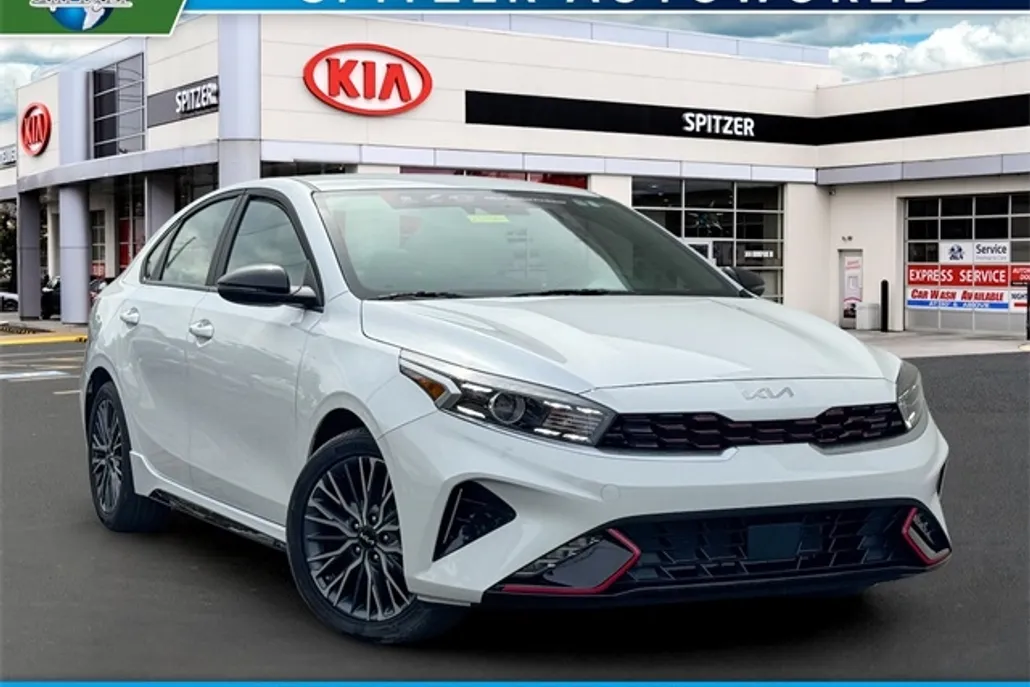 2024 Kia Forte GT-Line photo 1
