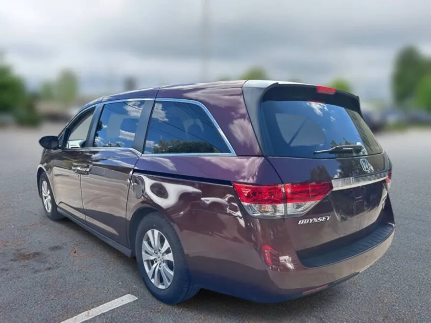 2016 Honda Odyssey SE photo 1