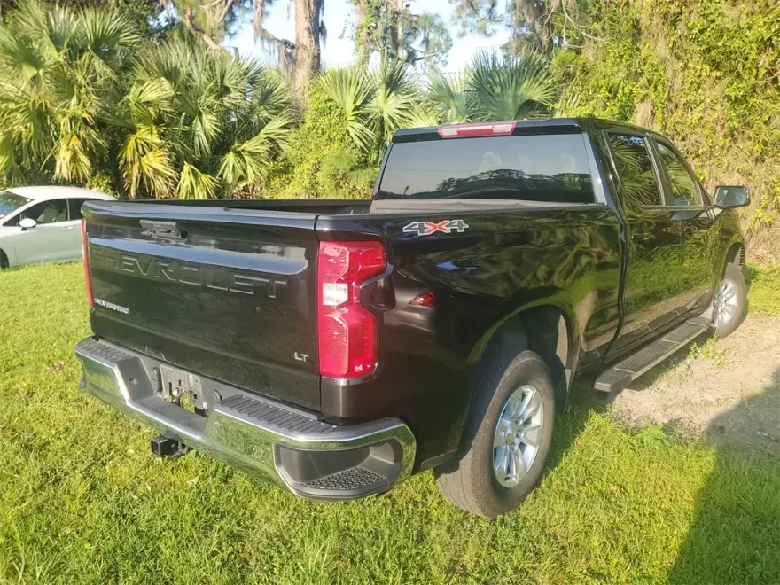 2023 Chevrolet Silverado 1500 LT photo 1