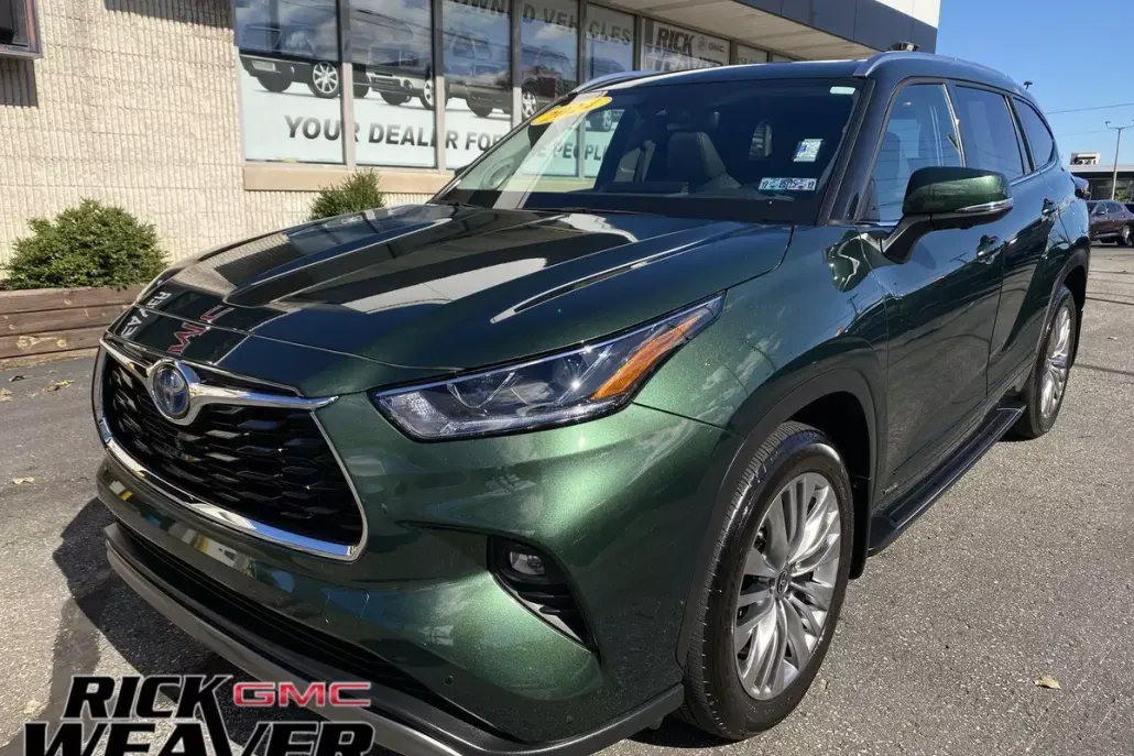 2024 Toyota Highlander Hybrid Platinum photo 1