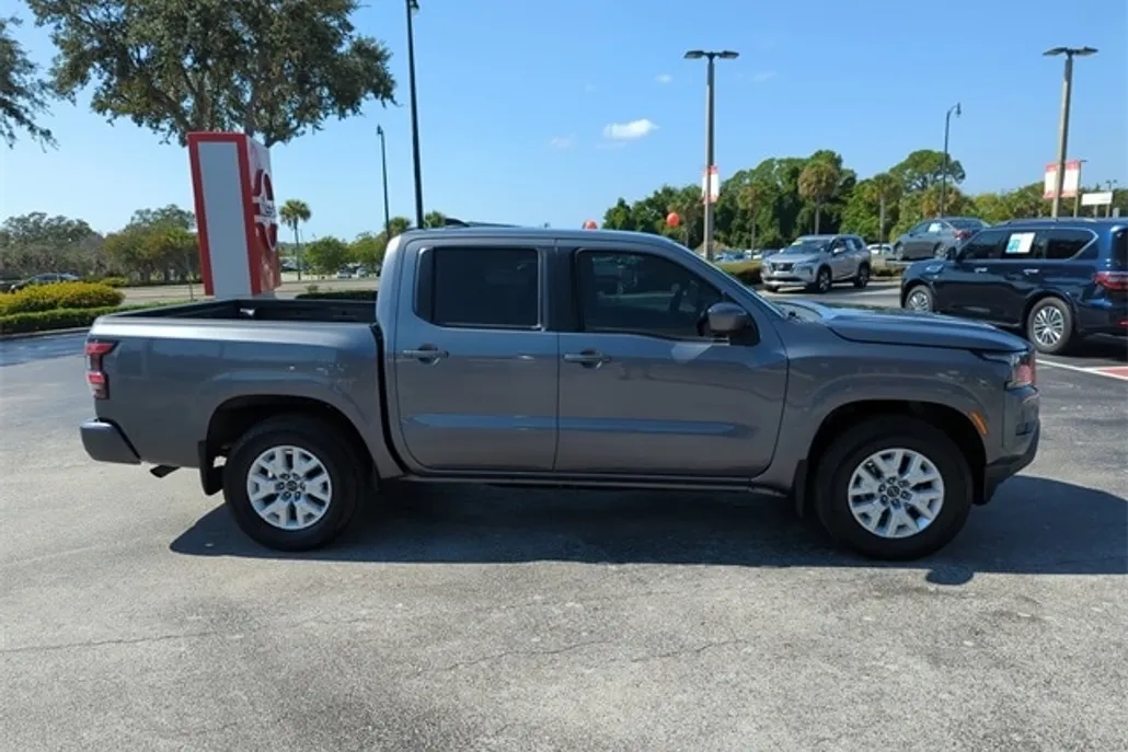 2022 Nissan Frontier SV photo 1