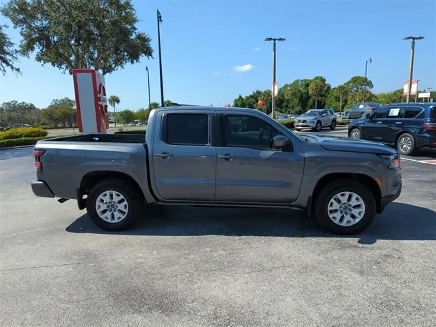 2022 Nissan Frontier SV photo 1